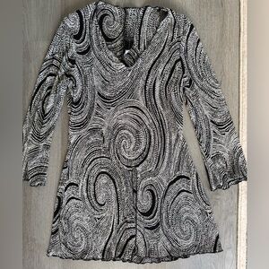 Connected Apparel Monochrome Patterned Top